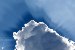 Über der Wolke
